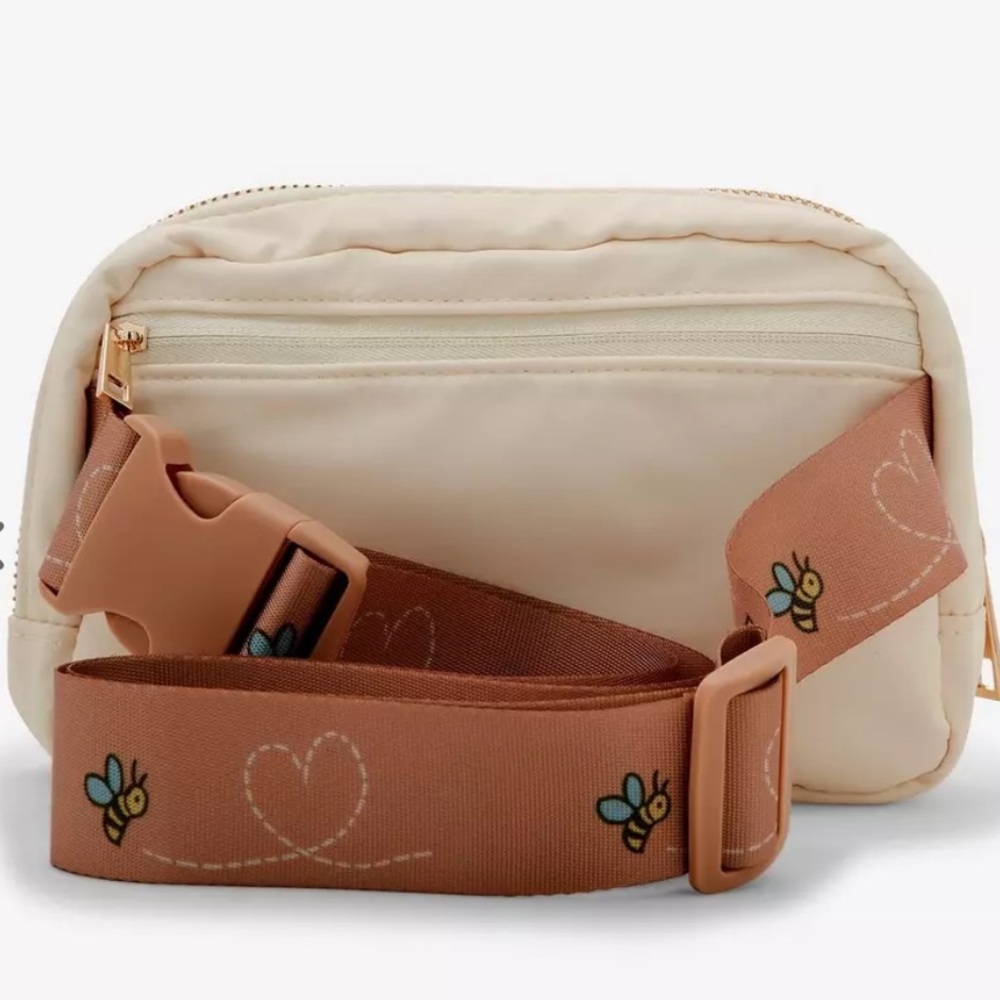 🎄Sale! Disney Winnie the Pooh Fanny pack new with tags! - Picture 5 of 6